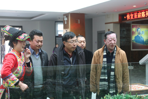 1540695594420483.png 蒋齐康秘书长参观水磨古镇陶瓷沙盘.png