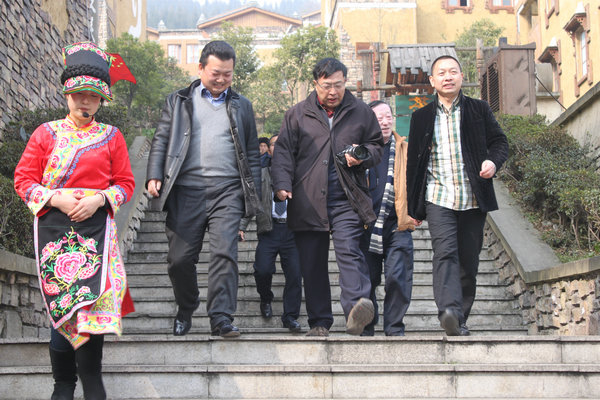 1540695616227108.png 领导们笑谈汶川旅游的发展.png