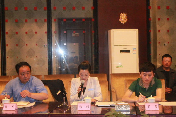 1540697438809025.jpg 4 福利大酒店总经理张靖在发言.jpg